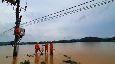 Lúc cao điểm, toàn tỉnh Thái Nguyên có 265 nghìn khách hàng mất điện.