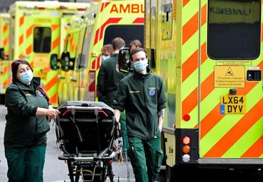 Hàng nghìn vị trí việc làm trong ngành y tế của Anh còn trống. (Ảnh REUTERS) 