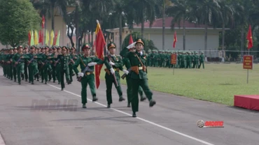 Hình ảnh trong phim tài liệu "Vững bước dưới cờ Đảng".