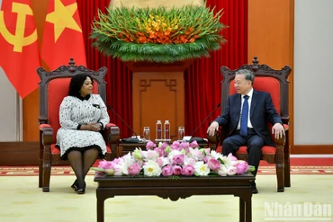Tổng Bí thư Tô Lâm tiếp bà Nomvula Mokonyane, Phó Tổng thư ký thứ nhất Đảng Đại hội Dân tộc Phi (ANC) của Nam Phi. (Ảnh: ĐĂNG KHOA)