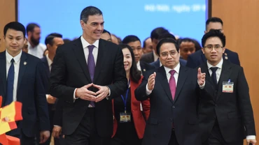 Thủ tướng Phạm Minh Chính và Thủ tướng Tây Ban Nha Pedro Sanchez dự Lễ ký kết văn kiện hợp tác.