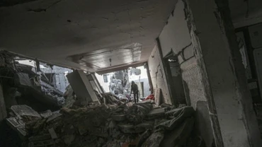 Một ngôi nhà bị phá hủy sau cuộc không kích của Israel tại thành phố Gaza vào ngày 26/4/2025. (Ảnh: XINHUA)