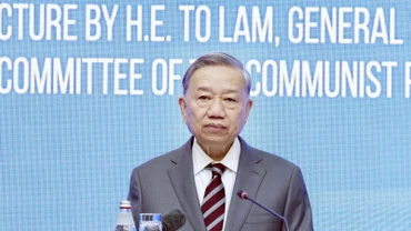 Tổng Bí thư Tô Lâm phát biểu về chính sách tại Học viện Hành chính công trực thuộc Tổng thống Kazakhstan. (Ảnh: TTXVN)