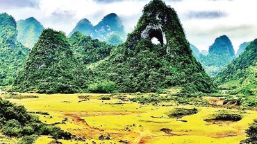 Núi Mắt Thần. (Ảnh NGỌC SƠN)