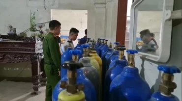 Một trong 3 điểm tập kết các bình chứa khí cười (N02) bị Công an thành phố Hạ Long phát hiện.