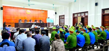 Quang cảnh phiên tòa.