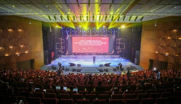 Quang cảnh Diễn đàn.