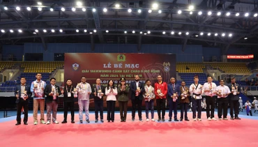 Ban tổ chức trao giải Nhất, Nhì, Ba toàn đoàn cho 3 đoàn có thành tích xuất sắc tại giải đấu.