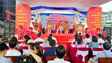Quang cảnh khai mạc Triển lãm.
