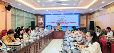 Quang cảnh buổi họp báo.