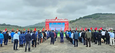 Quang cảnh lễ phát động trồng cây đầu Xuân Giáp Thìn 2024 của Tập đoàn Công nghiệp Than-Khoáng sản Việt Nam.