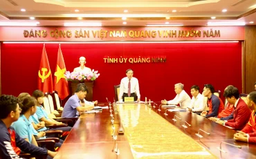 Tỉnh Quảng Ninh gặp mặt, khen thưởng các huấn luyện viên, vận động viên tham dự SEA Games 32.