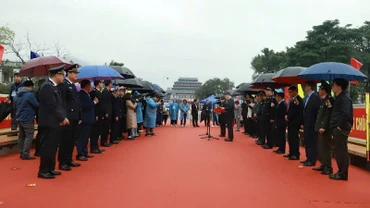 Quang cảnh buổi lễ thông quan xuất nhập cảnh cho khách du lịch và cư dân biên giới qua cặp cửa khẩu Hoành Mô (Việt Nam)-Động Trung (Trung Quốc).