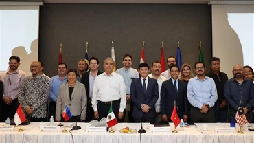 Các đại biểu chụp ảnh chung tại Diễn đàn Doanh nghiệp ASEAN-COLIMA. (Ảnh: TTXVN)