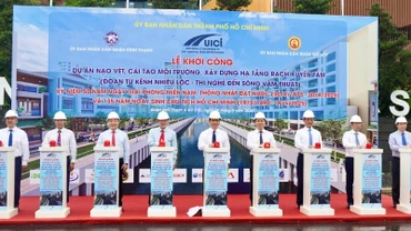 Thành phố Hồ Chí Minh khởi công gói thầu xây lắp XL-03 ( đoạn qua quận Gò Vấp) thuộc Dự án nạo vét, cải tạo môi trường, xây dựng hạ tầng rạch Xuyên Tâm (Ảnh: MINH TÂM) 