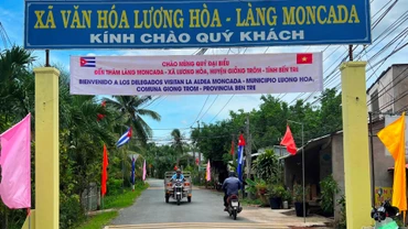 Đường vào làng Moncada - xã Lương Hòa (huyện Giồng Trôm, tỉnh Bến Tre).