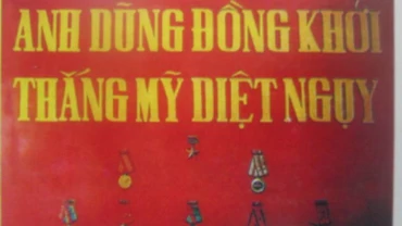 Năm 1968, Bến Tre được tặng thưởng cờ danh dự "Anh dũng Đồng khởi, thắng Mỹ, diệt ngụy".