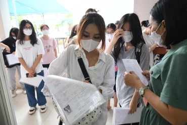 Thí sinh tham dự Kỳ thi tốt nghiệp trung học phổ thông năm 2022 (Ảnh: THÀNH ĐẠT)