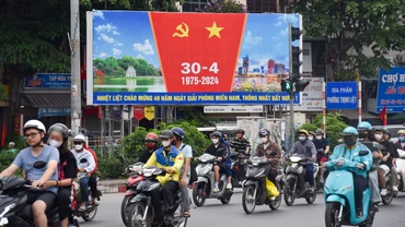 [Ảnh] Người dân quay trở lại Hà Nội sau kỳ nghỉ lễ kéo dài