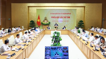 Theo chương trình, phiên họp tập trung đánh giá tình hình chuyển đổi số, phát triển kinh tế số từ đầu năm tới nay và thảo luận về các nhiệm vụ trọng tâm chuyển đổi số, phát triển kinh tế số thời gian tới.