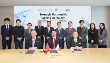 Ông Trương Gia Bình, Chủ tịch HĐQT kiêm Nhà sáng lập Tập đoàn FPT cùng Ông Yoshitaka Kitao, Giám đốc Đại diện, Chủ tịch kiêm Tổng Giám đốc Tập đoàn SBI Holdings; và ông Toshikazu Nambu, Giám đốc, Phó Chủ tịch Tập đoàn Sumitomo, trong lễ ký kết thỏa thuận hợp tác chiến lược.