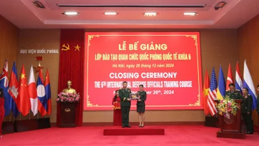 Lễ Bế giảng Lớp Đào tạo Quan chức quốc phòng quốc tế khóa 6.