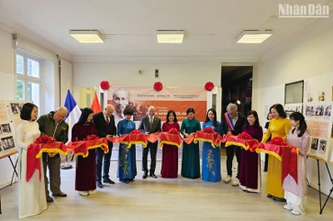 Trưng bày chuyên đề “Chủ tịch Hồ Chí Minh với nước Pháp” được tổ chức tại Bảo tàng Lịch sử sống, nơi tôn vinh các vĩ nhân từng để lại những dấu ấn lịch sử, có tác động và sức ảnh hưởng to lớn đến thế giới, trong đó có Chủ tịch Hồ Chí Minh của Việt Nam. (Ảnh: Minh Duy)