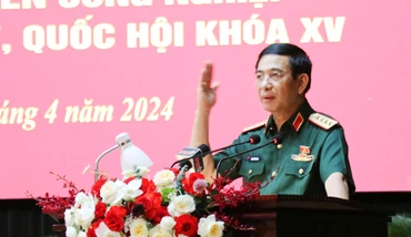Đại tướng Phan Văn Giang phát biểu ý kiến với cử tri.