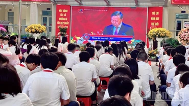 Trường trung học cơ sở Hoàng Hoa Thám, phường Ngọc Hà long trọng tổ chức lễ khai giảng năm học 2025-2026. 