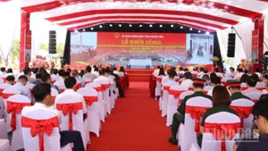 Quang cảnh lễ khởi công.
