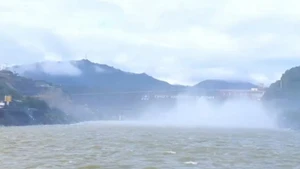 [Video] Giảm xả lũ hồ Hòa Bình, bảo đảm an toàn hạ du