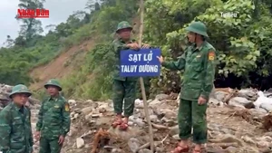 [Video] Nghệ An: Sạt lở chia cắt quốc lộ 16, giao thông tê liệt