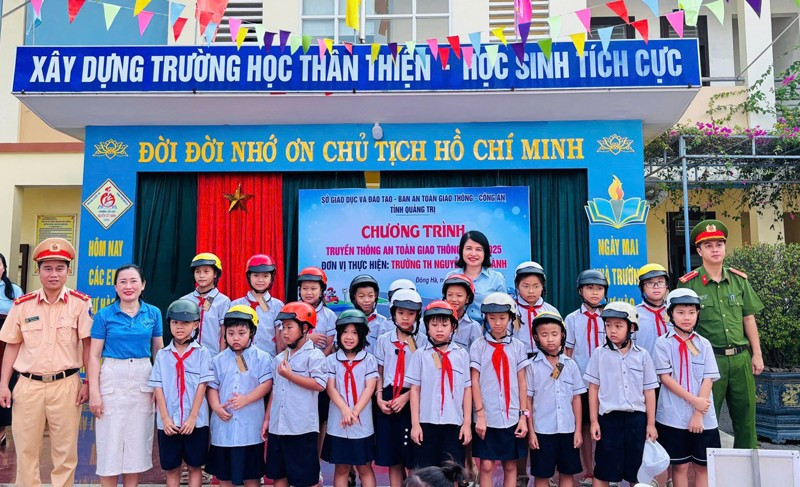 Các cơ quan chuyên môn, chức năng phối hợp truyền thông an toàn giao thông trong trường học ở Quảng Trị. giao-thong-2.jpg