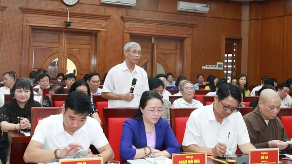 Đại biểu đóng góp vào dự thảo Báo cáo chính trị trình Đại hội đại biểu toàn quốc Mặt trận Tổ quốc Việt Nam lần thứ 10.