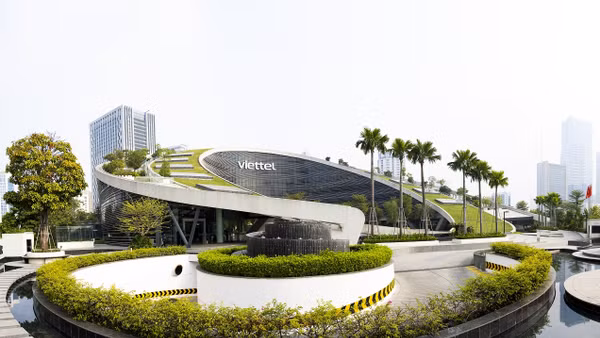 Trụ sở của Tập đoàn Viettel - công trình xanh có thiết kế độc đáo.