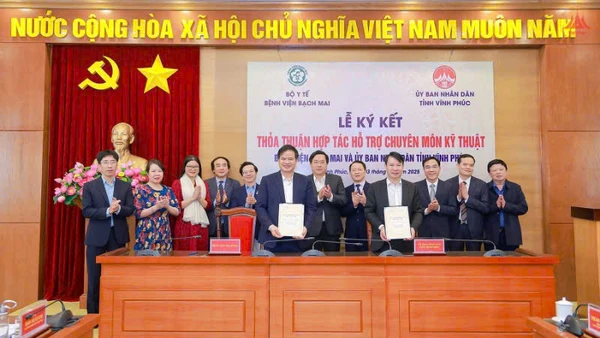 Lễ ký kết thỏa thuận hợp tác hỗ trợ chuyên môn kỹ thuật giữa tỉnh Vĩnh Phúc và Bệnh viện Bạch Mai. 