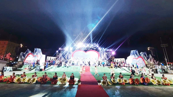 Khai mạc Lễ hội chợ Phong lưu Khâu Vai.