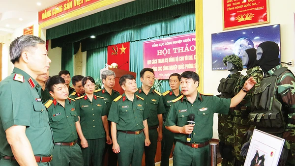 Nhà máy Z176 (Tổng cục Công nghiệp quốc phòng) tích cực nghiên cứu, cải tiến thiết kế sản xuất sản phẩm áo trang bị K23.