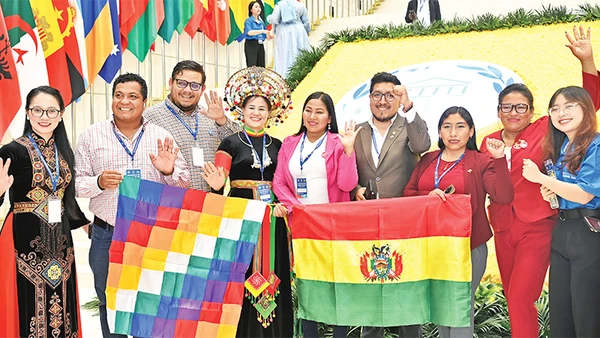 Với chủ đề: "Vai trò của giới trẻ trong việc thúc đẩy thực hiện các mục tiêu phát triển bền vững thông qua chuyển đổi số và đổi mới sáng tạo", Hội nghị Nghị sĩ trẻ toàn cầu lần thứ 9 được tổ chức tại Hà Nội có quy mô lớn nhất từ trước đến nay. (Ảnh: DUY LINH)