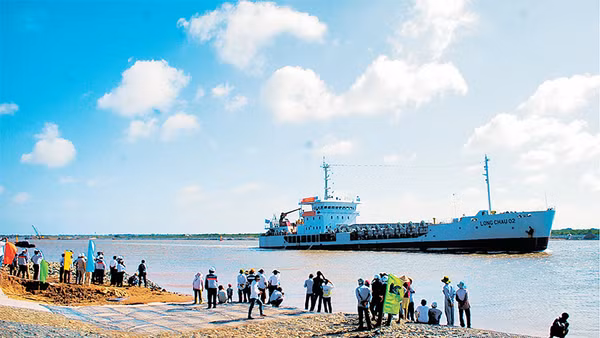 Luồng cho tàu biển trọng tải lớn vào sông Hậu được khai thác hiệu quả sẽ thúc đẩy thông thương bằng đường biển.