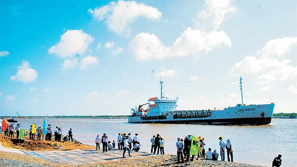Luồng cho tàu biển trọng tải lớn vào sông Hậu được khai thác hiệu quả sẽ thúc đẩy thông thương bằng đường biển.