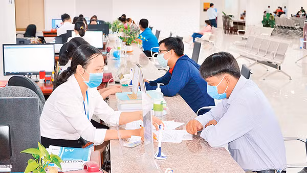 Trung tâm hành chính công tỉnh Tiền Giang góp phần giải quyết nhanh thủ tục cho các tổ chức, cá nhân.
