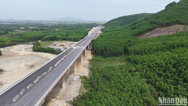 Dự án thành phần cao tốc bắc-nam qua địa phận Hà Tĩnh có vai trò huyết mạch trong hành lang vận tải bắc-nam, mang tính kết nối các vùng, miền, trung tâm kinh tế trọng điểm, các đầu mối giao thông quan trọng của Hà Tĩnh cũng như khu vực miền trung.