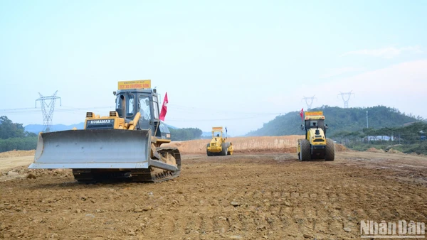 Ảnh minh họa: Trên công trường thi công cao tốc bắc-nam phía đông, giai đoạn 2020-2025.