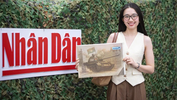 Bạn Trần Thị Hồng Vân, 30 tuổi (Hà Nội) chia sẻ: "Tôi rất vui và tự hào khi được hòa chung vào không khí rạo rực, hào hứng của cả nước. Trước khi cầm tờ phụ san trên tay, đứng xếp hàng và nhìn lại những số báo của các năm trước, tôi như được ôn lại lịch sử. Cảm giác vừa hồi hộp, hào hứng, vừa xúc động khi được trải nghiệm khoảnh khắc ý nghĩa này".