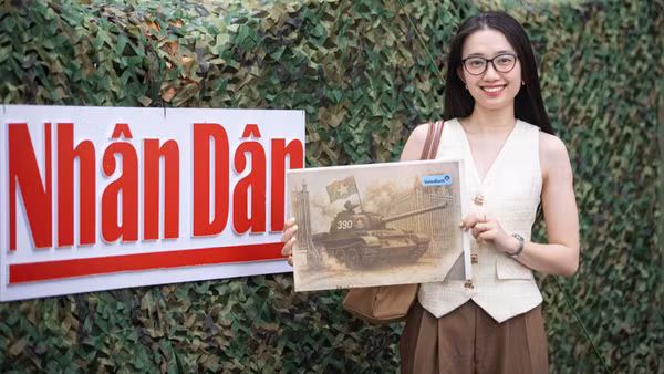 Bạn Trần Thị Hồng Vân, 30 tuổi (Hà Nội) chia sẻ: "Tôi rất vui và tự hào khi được hòa chung vào không khí rạo rực, hào hứng của cả nước. Trước khi cầm tờ phụ san trên tay, đứng xếp hàng và nhìn lại những số báo của các năm trước, tôi như được ôn lại lịch sử. Cảm giác vừa hồi hộp, hào hứng, vừa xúc động khi được trải nghiệm khoảnh khắc ý nghĩa này".