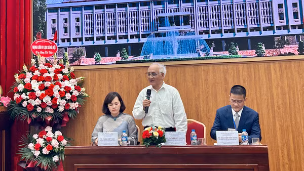 Hội thảo có sự tham gia của nhiều chuyên gia, nhà nghiên cứu và các thế hệ giảng viên của nhà trường. 