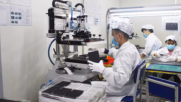 Các doanh nghiệp có vốn đầu tư nước ngoài chiếm 39% số sáng kiến đăng ký trong giai đoạn II của chương trình. Ảnh: HẢI NHƯ