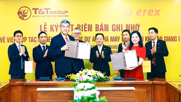 Đại diện lãnh đạo Tập đoàn T&T Group và Tập đoàn Erex ký kết thỏa thuận hợp tác.