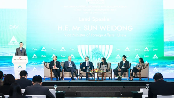 Quang cảnh Phiên toàn thể thứ 4 trong khuôn khổ Diễn đàn Tương lai ASEAN 2025. Ảnh: SƠN TÙNG